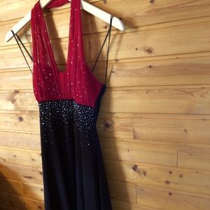 Halter neck dress with beading
